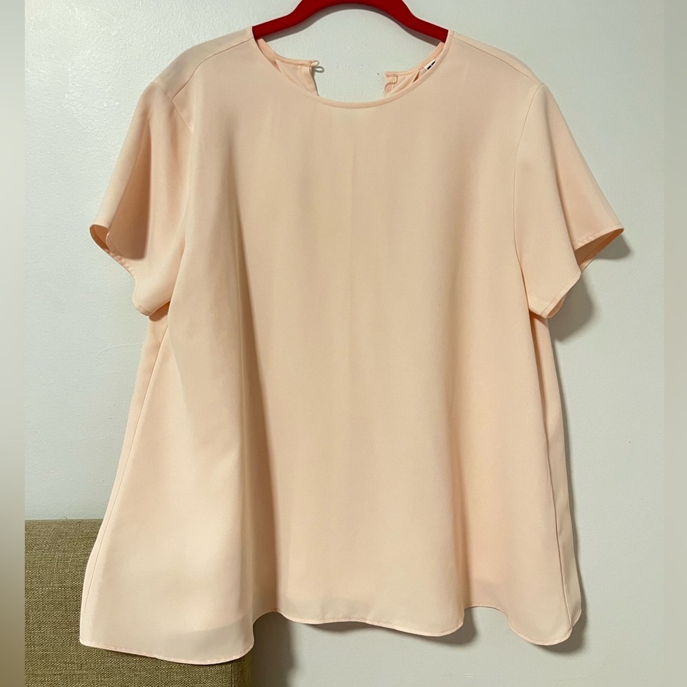 Uniqlo Light Pink Short-Sleeve Blouse (Broken button with replacement)